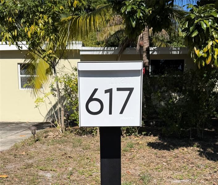 Property Photo: 617 NW 43rd Ct FL 33309