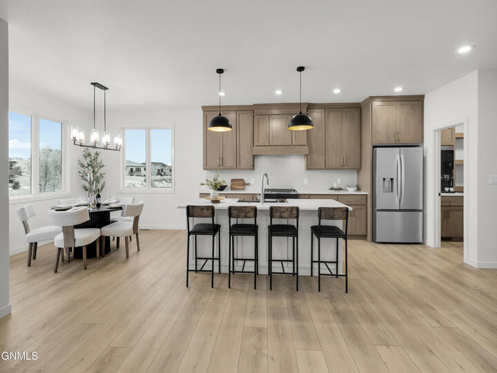 Property Photo:  603 Calvert Drive  ND 58503 