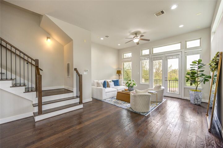 Property Photo:  151 E 2nd Street  TX 77007 