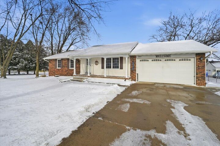 Property Photo:  1203 1st St NE  IA 50662 