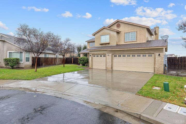 Property Photo: 3232 N Zion Circle CA 93230