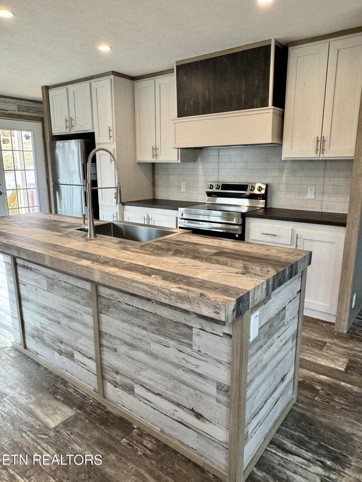 Property Photo:  132 Swicegood Ln Lane  TN 37748 