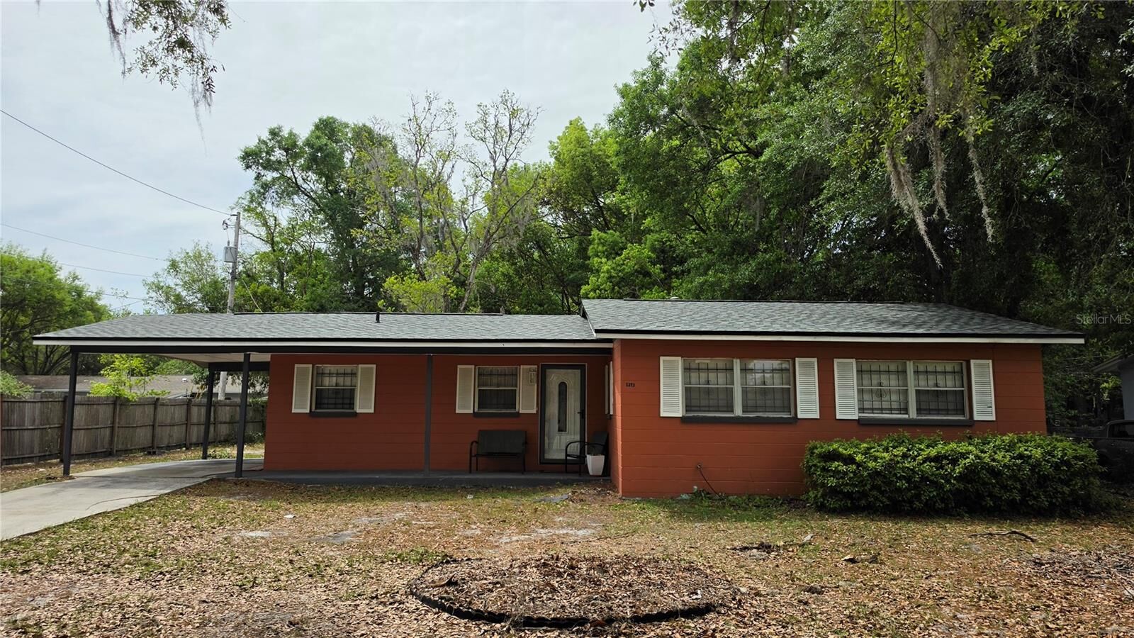 Property Photo:  1823 NE 31st Avenue  FL 32609 
