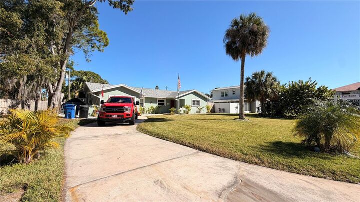 Property Photo:  1667 N Dakota Avenue NE  FL 33703 