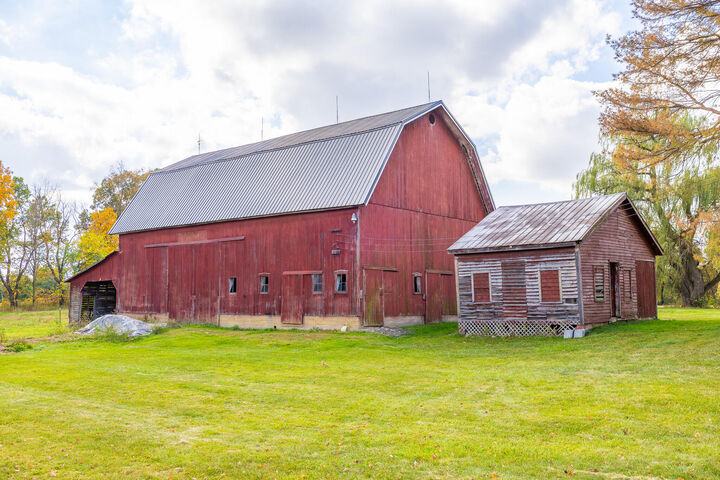 Property Photo:  4420 Bull Run Road  MI 48137 