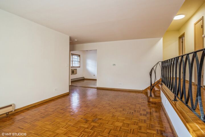 Property Photo: 1022 Arnold Court B IL 60016
