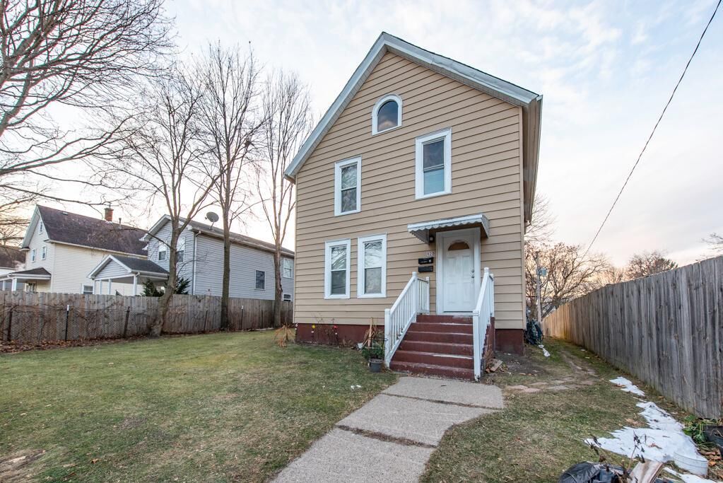 Property Photo:  920 Adams Street  IL 60085 