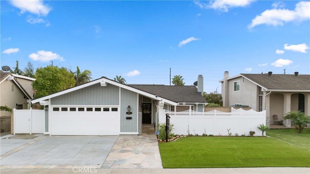 Property Photo:  8592 Larkport Drive  CA 92646 