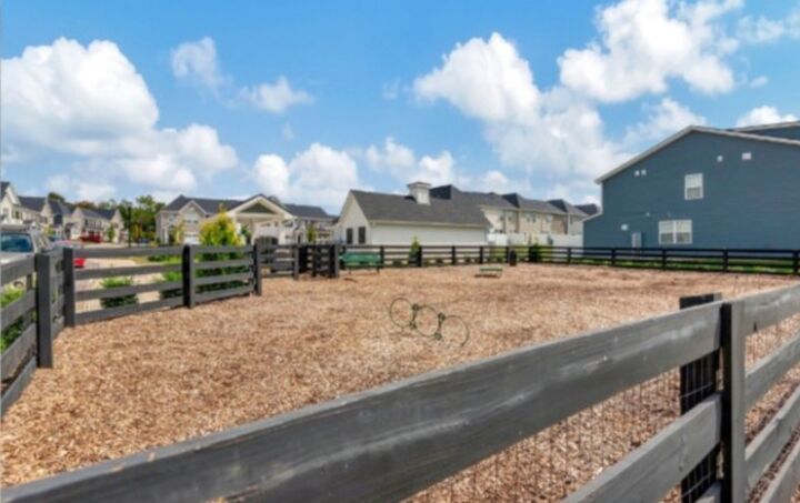 Property Photo:  305 Victoria Dr  TN 37090 