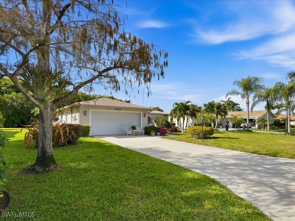 Property Photo:  4412 Beechwood Lake Drive  FL 34112 