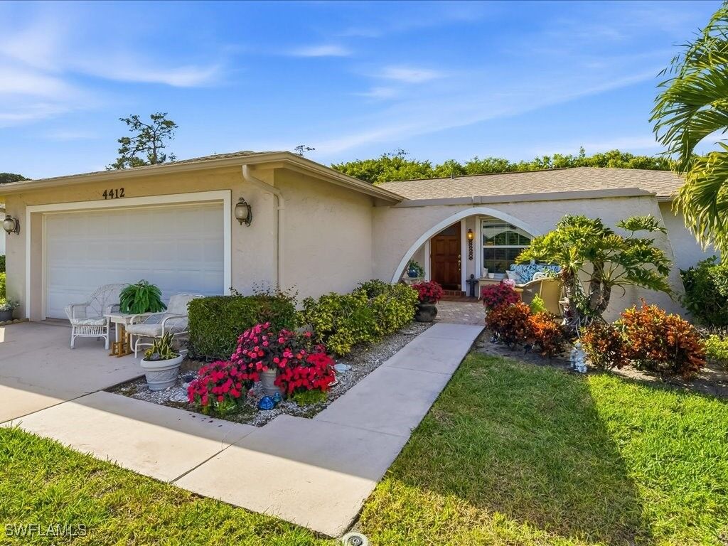 Property Photo: 4412 Beechwood Lake Drive FL 34112