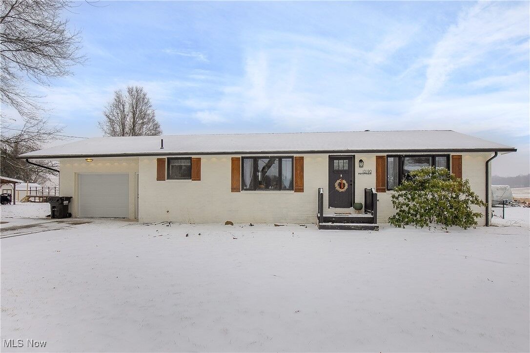 Property Photo:  10190 Valleydale Street SE  OH 44643 