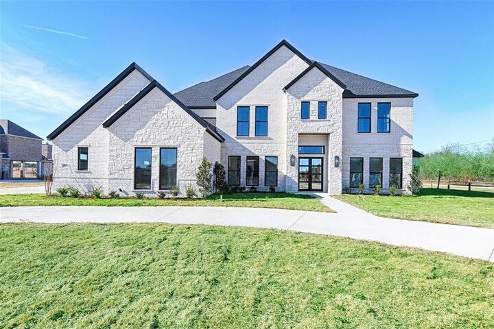 Property Photo:  3611 Jacks Loop  TX 76065 
