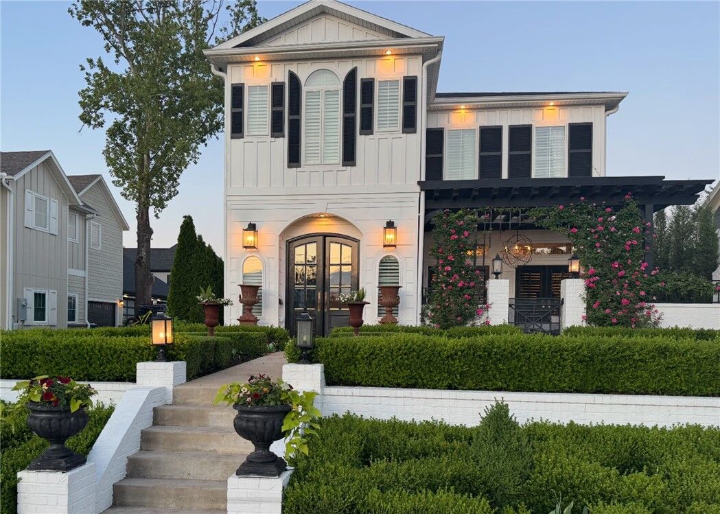 Property Photo:  102 NE F Street  AR 72712 