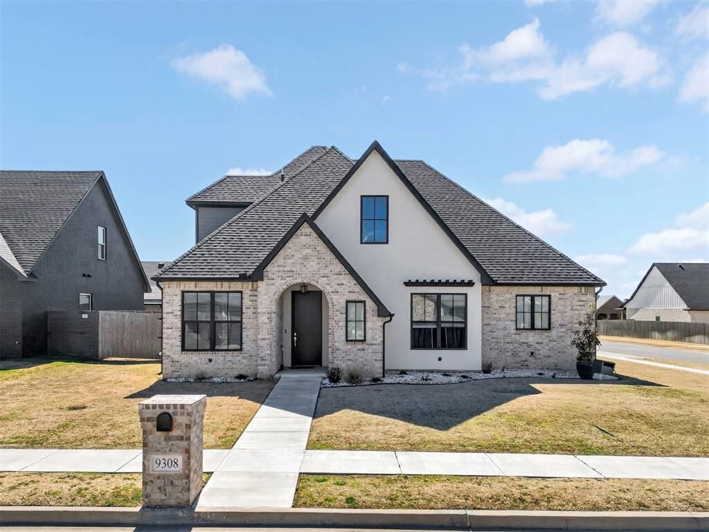 Property Photo: 9308 NW 84th Terrace OK 73099