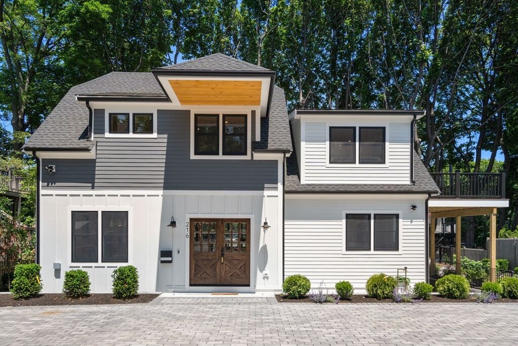 Property Photo:  216 Aspinwall Ave, 3  MA 02446 