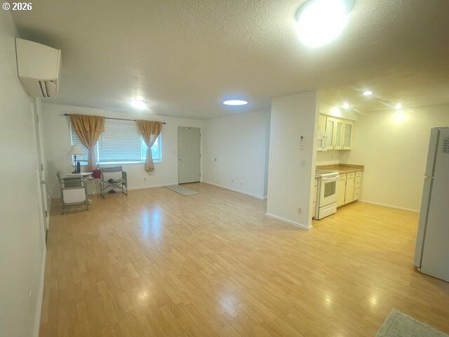 Property Photo:  1100 SE Sharon Loop  OR 97306 