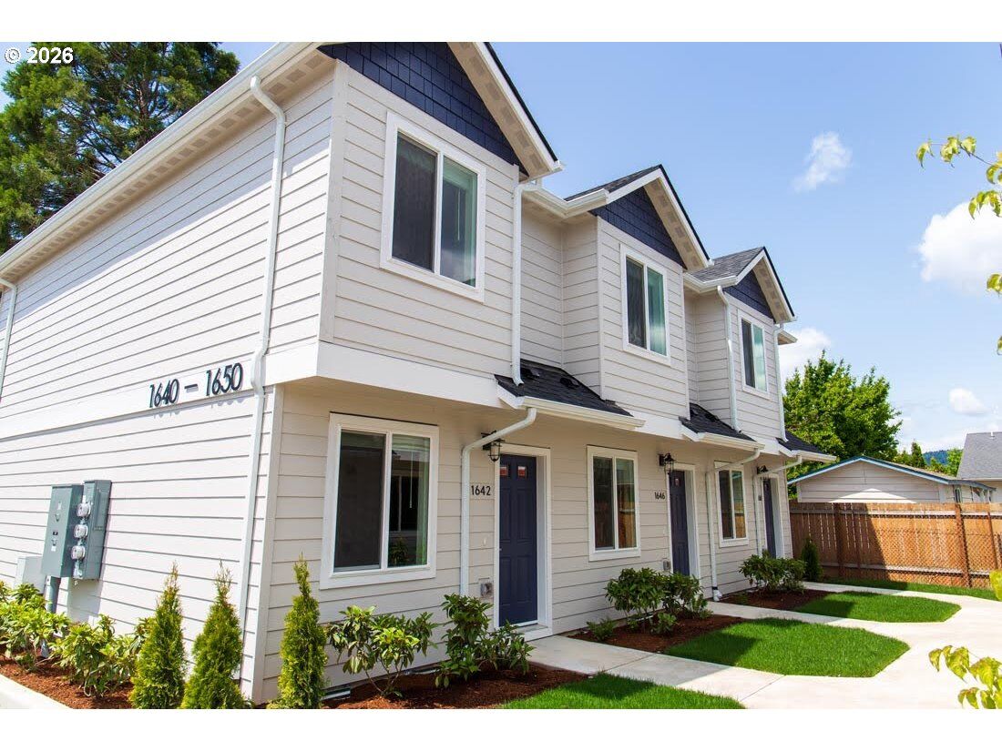 Property Photo:  1638 S St  OR 97477 