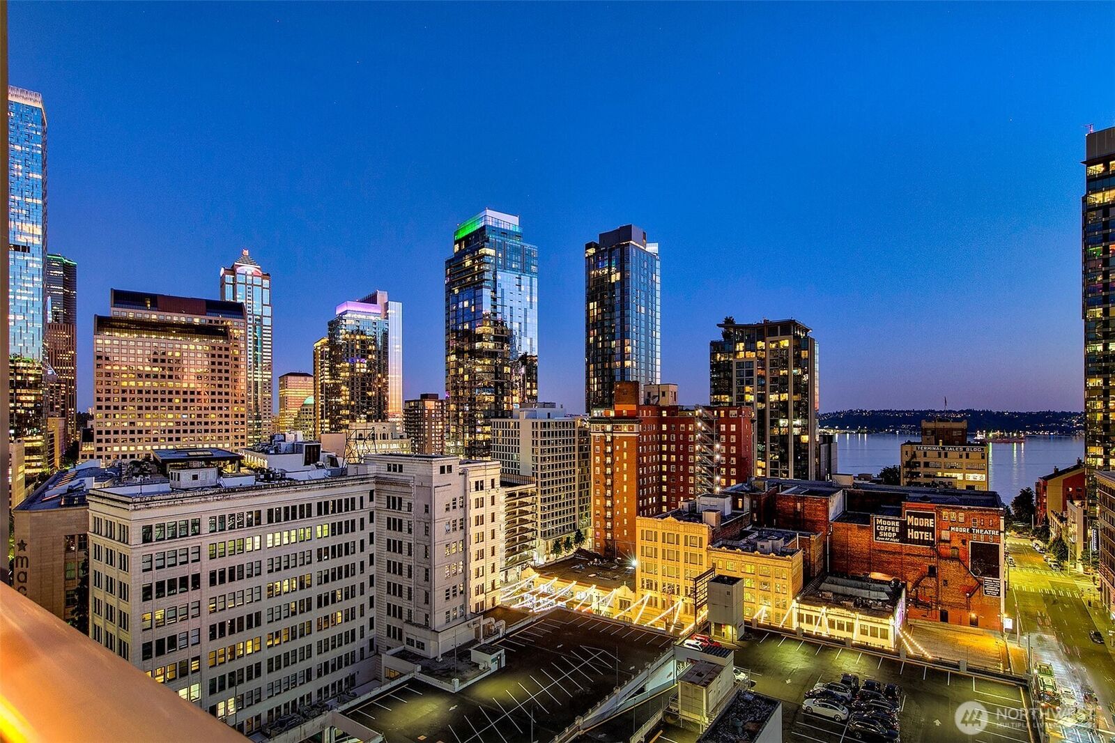 Property Photo: 1920 4th Avenue 2802 WA 98101