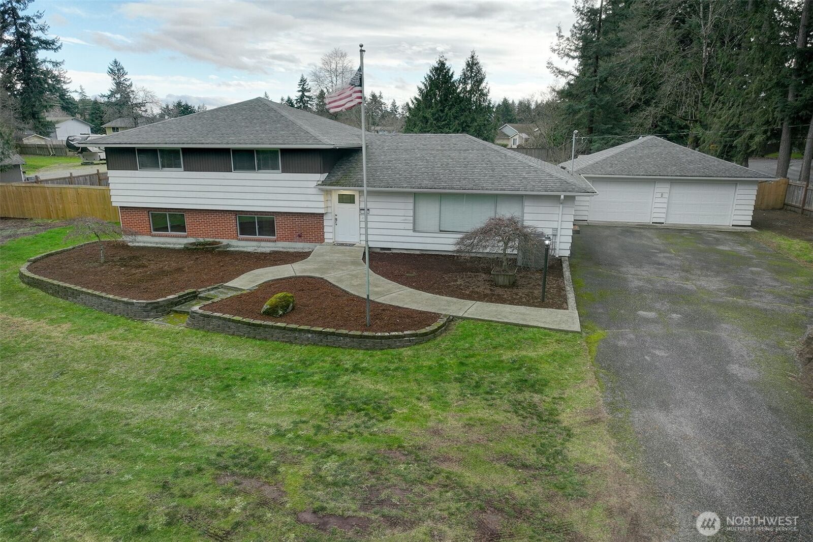 Property Photo:  11002  147 Street E  WA 98374 