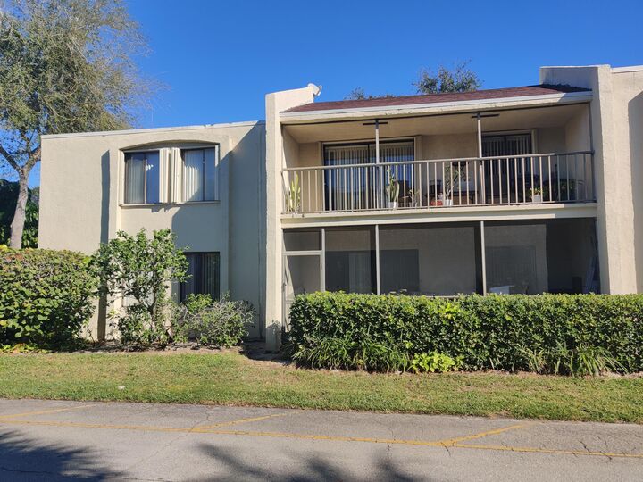 Property Photo:  150 Pineview Road E4  FL 33469 