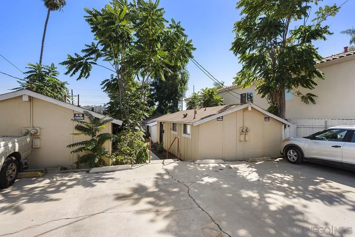 Property Photo: 5616 Riley St CA 92110