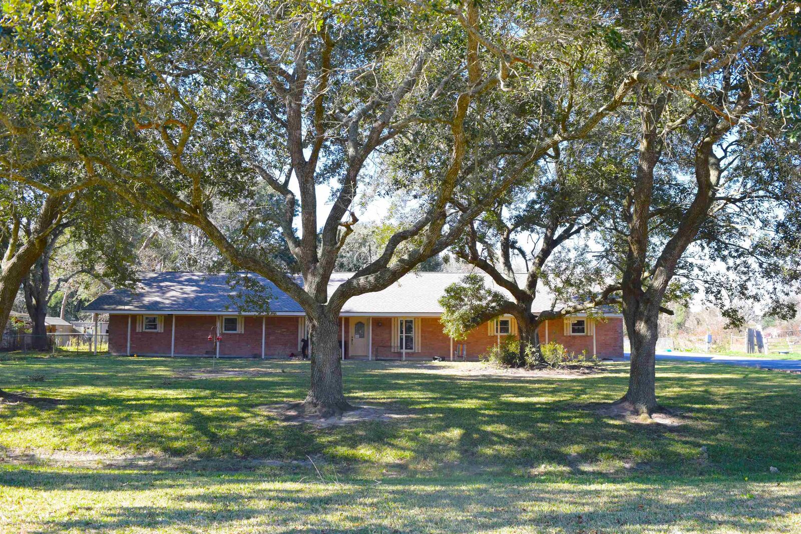 Property Photo:  1746 Orchid Ln  TX 77665-0000 