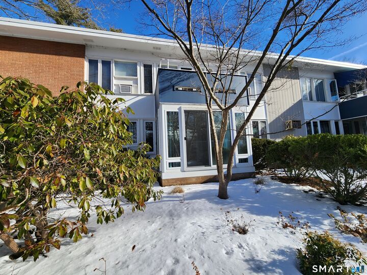 Property Photo:  22 North Lake Drive Apt D1  CT 06517 