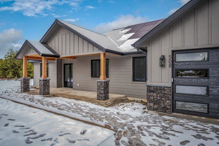 Property Photo: 508 W W Slaton Ln Ln WA 99006