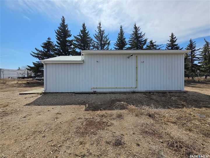 Property Photo:  591 35th Street W  SK S0M 0E0 