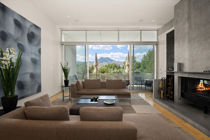 Property Photo:  260 Spur Lane  ID 83340 