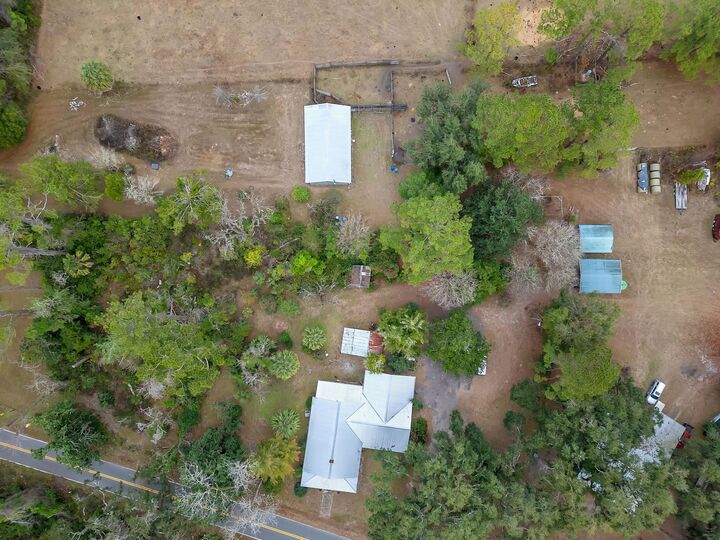 Property Photo: 701 N Barber Hill FL 32336