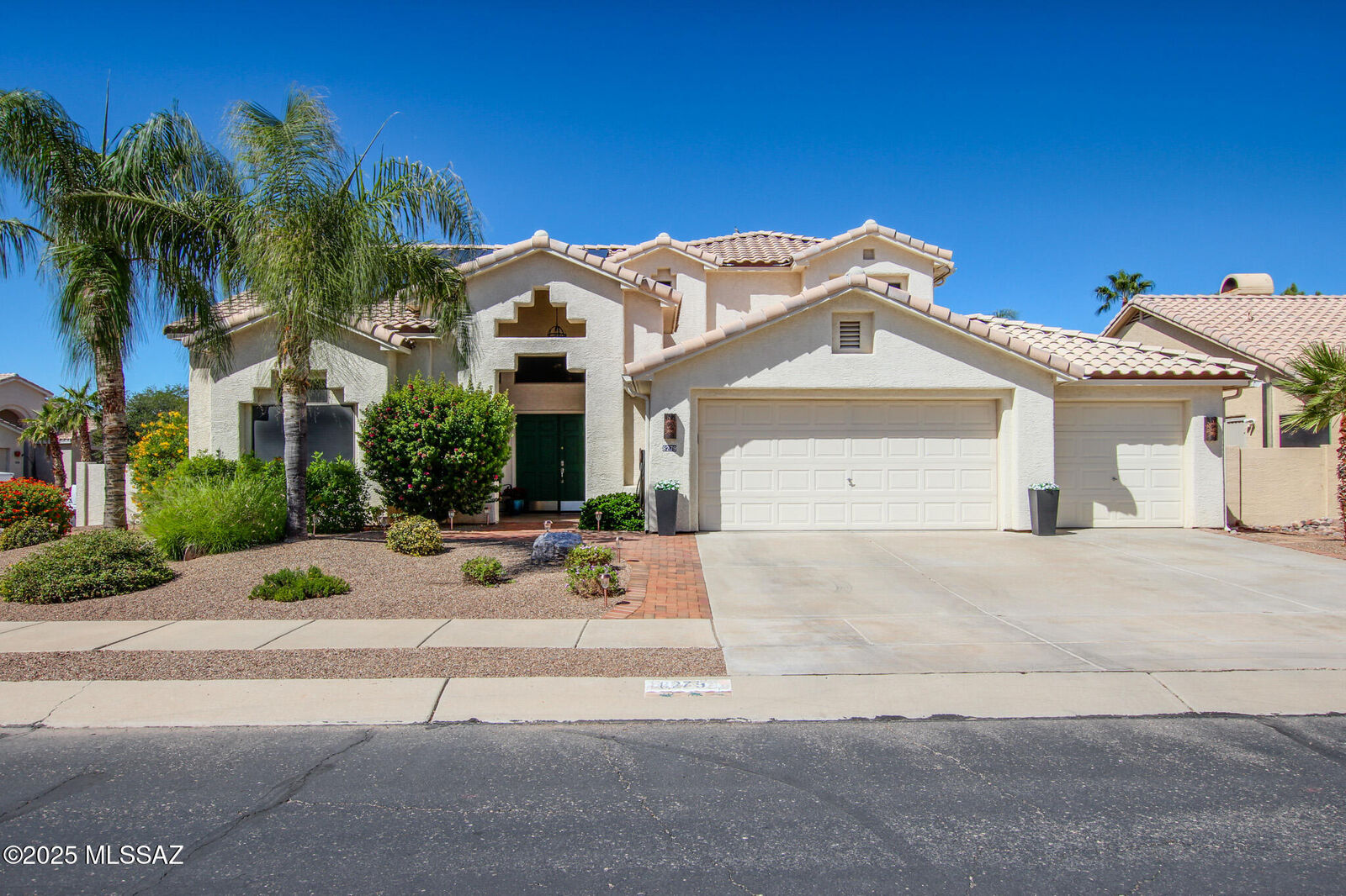 Property Photo: 8279 N Westcliff Drive AZ 85743