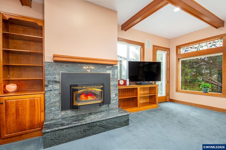 Property Photo:  1055 NW Estate Dr  OR 97376 