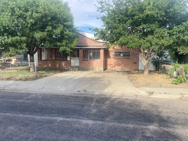 Property Photo: 812 N Manhattan Street TX 79107-7060