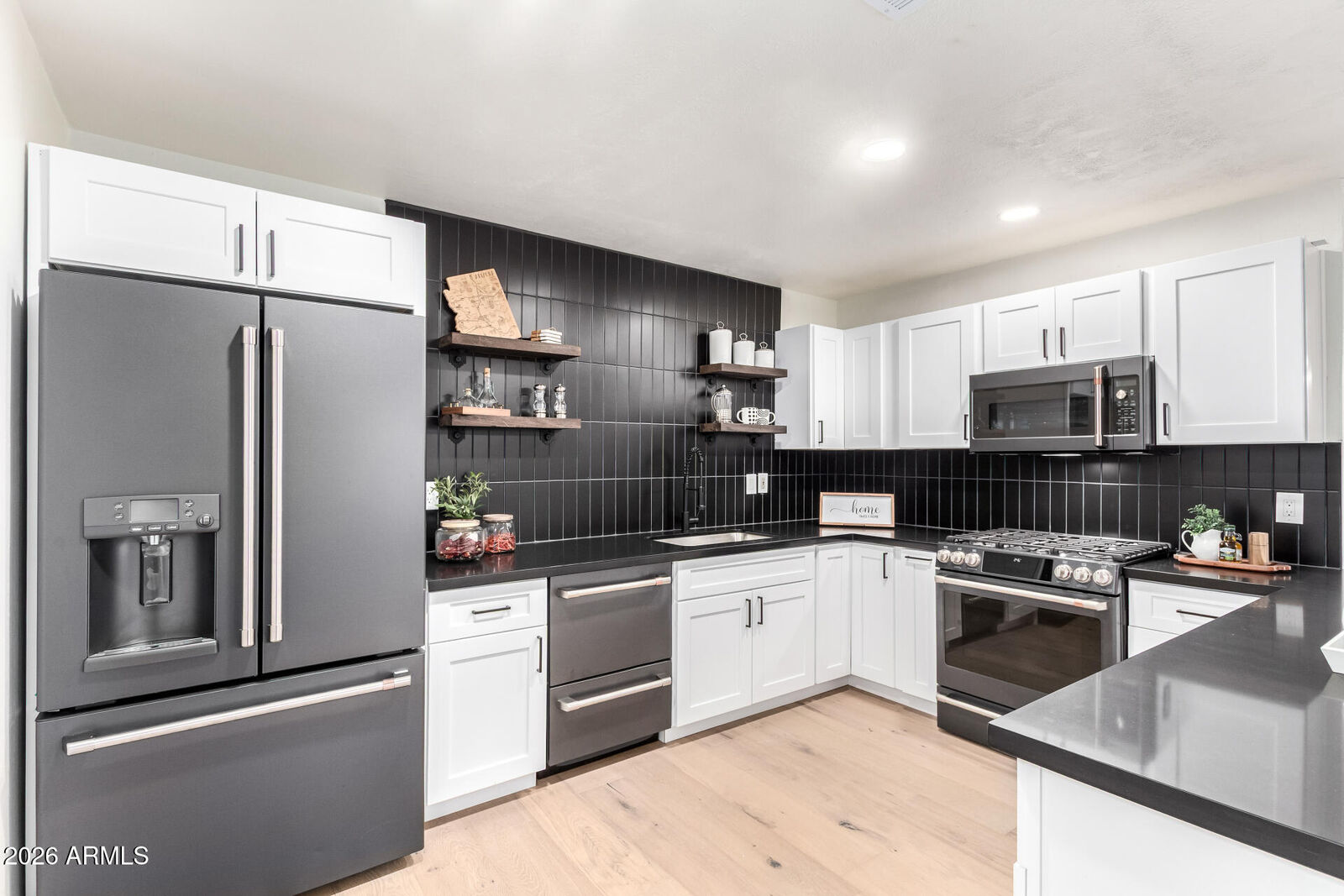 Property Photo: 8252 E Heatherbrae Drive AZ 85251