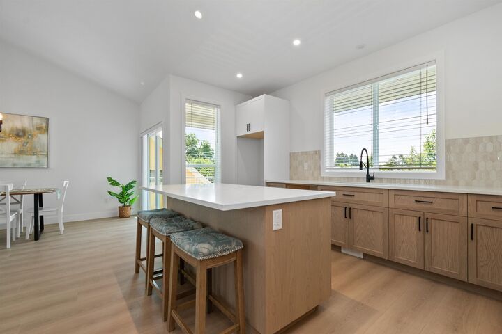 Photo de la propriété:  45314 Wells Road 2  BC V2R 1H2 