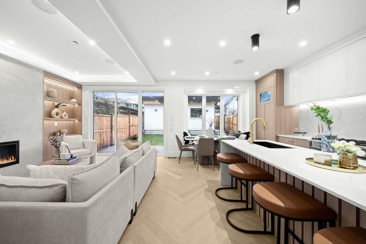 Property Photo:  1967 E 13th Avenue 2  BC V5N 2C3 