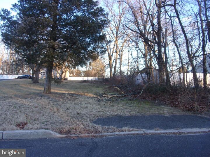 Property Photo:  405 Oak Avenue  NJ 08091 