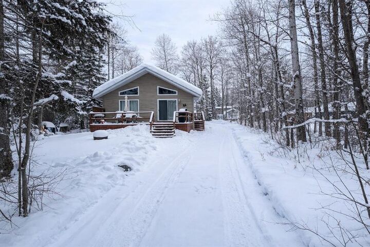 Property Photo: 35 Riverside Parkway MB R0E 1A0