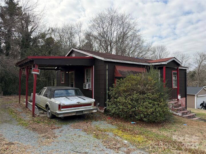 Property Photo:  1132 Threatt Street  SC 29720 