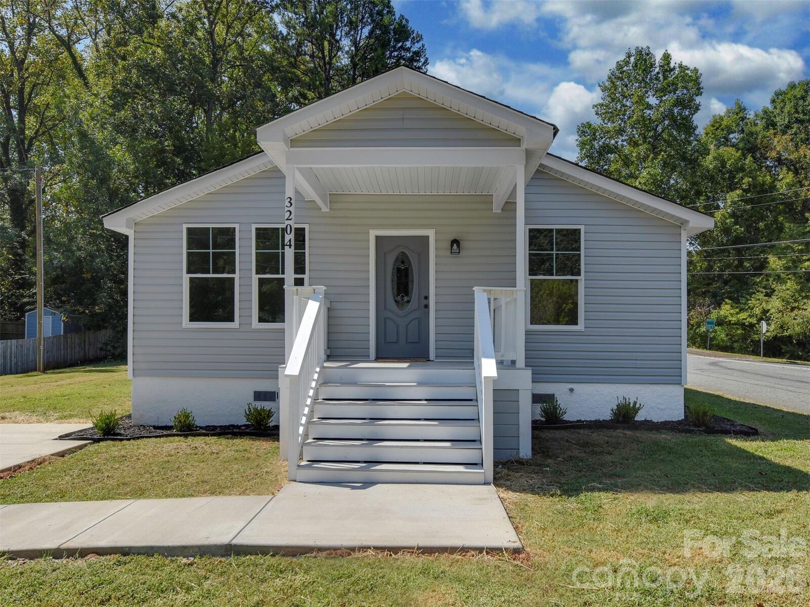 Property Photo:  3204 Amay James Avenue  NC 28208 