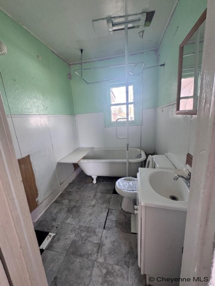Property Photo:  712 S Pine St  WY 82070 