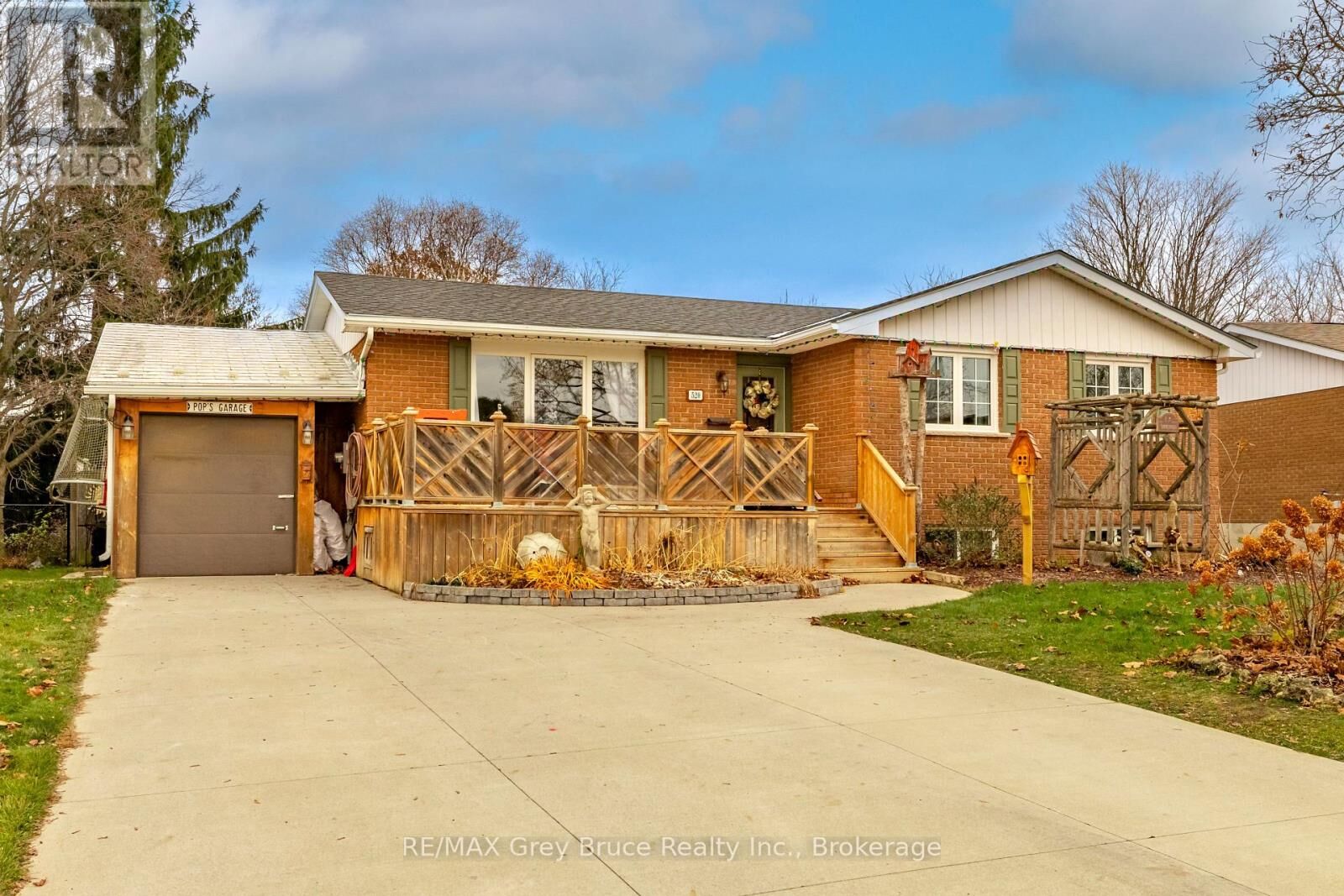 Property Photo:  520 1st. A Street  ON N4K 5Z5 