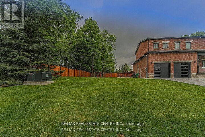 Property Photo:  1 Hawthorn Crescent  ON L6S 1A9 