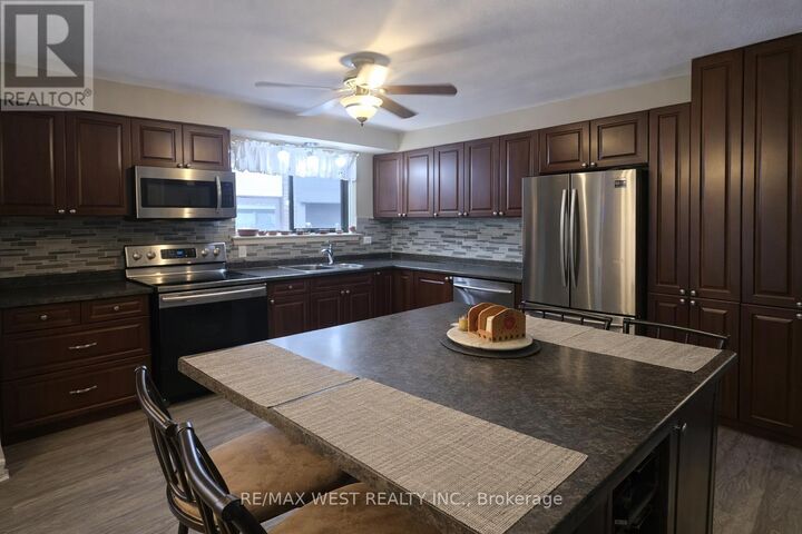 Property Photo:  662 Balsam Crescent  ON L1J 6A2 