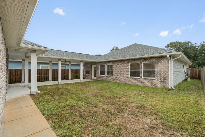 Property Photo: 33 8th Avenue FL 32579