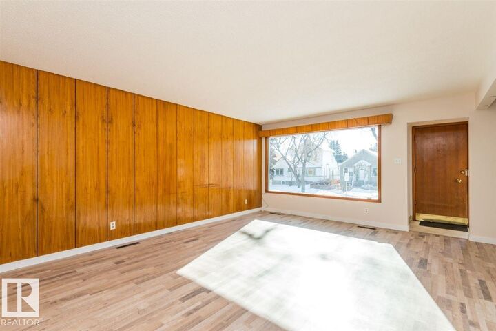 Property Photo: 9850 81 Avenue NW AB T6E 1W4