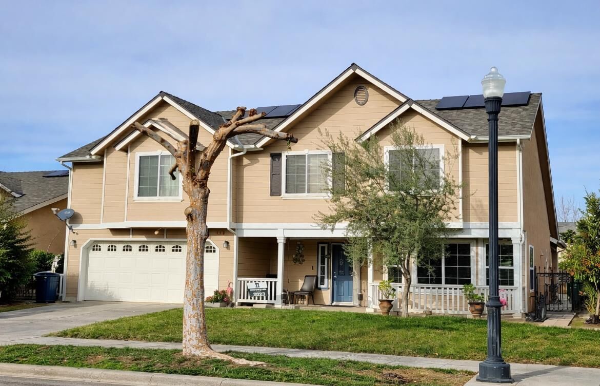 Property Photo:  440 E Stanley Avenue  CA 93654 