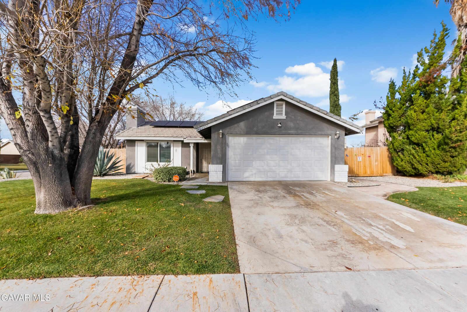 Property Photo:  2643 W Newgrove Street  CA 93536 
